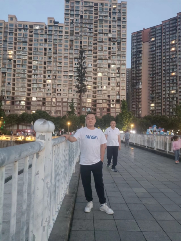 寂寞的男人的第一张照片--云霄交友网